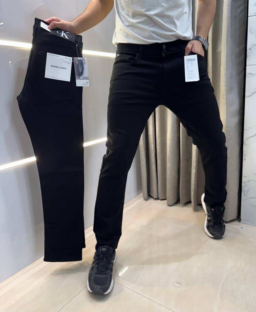 Calvi n Klein Jet Black Imported Hyperfle.._X. Denim