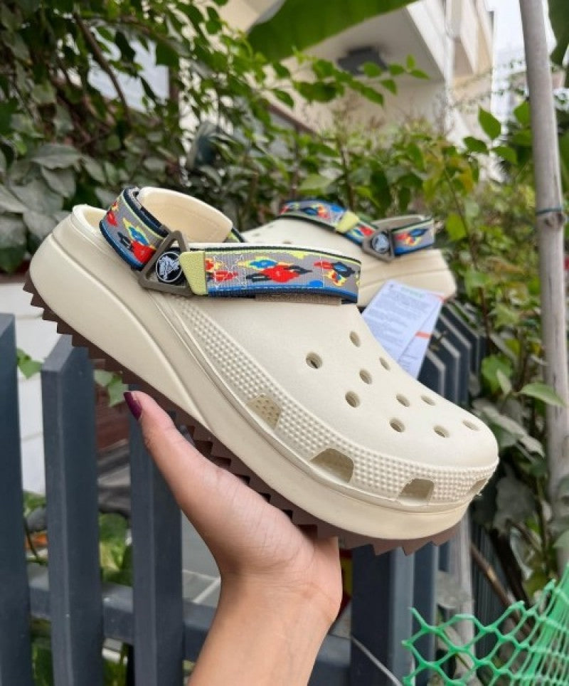 CROCSS CLASSIC HIKER CLOG CREAM