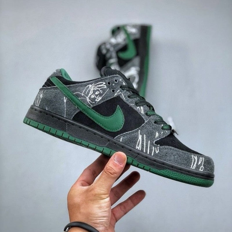 Nikee SB Dunk Low There Skateboard
