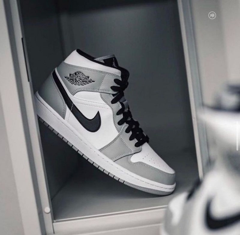 JORDAN 1 SMOKE GREY