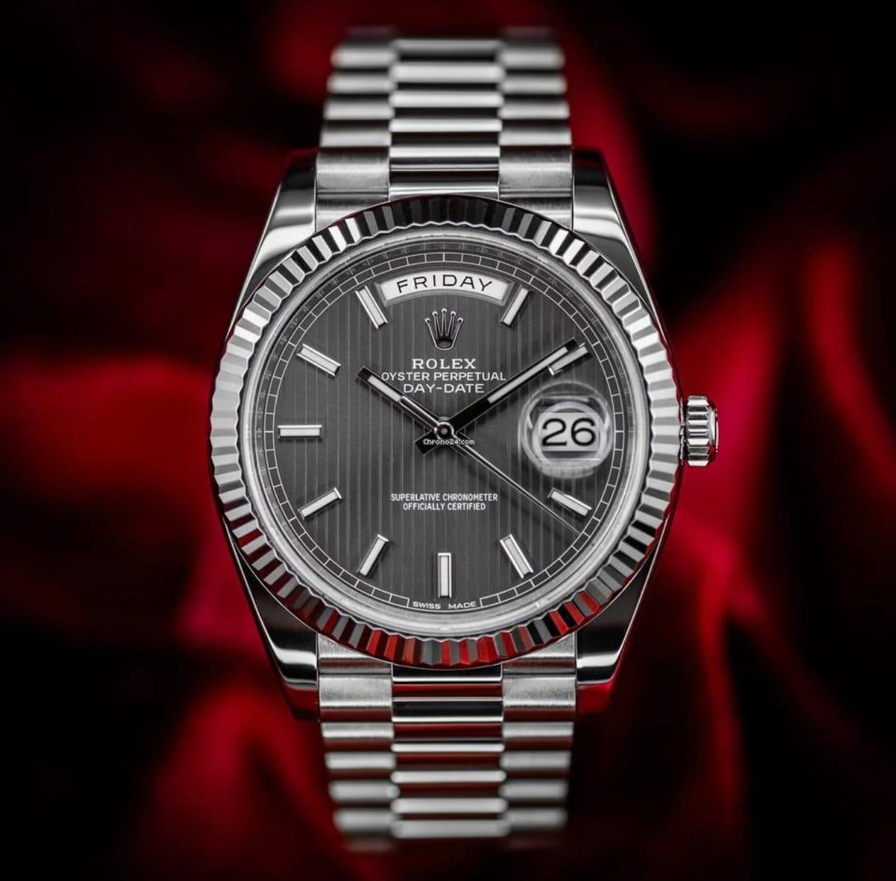 Role_x  day date silver grey