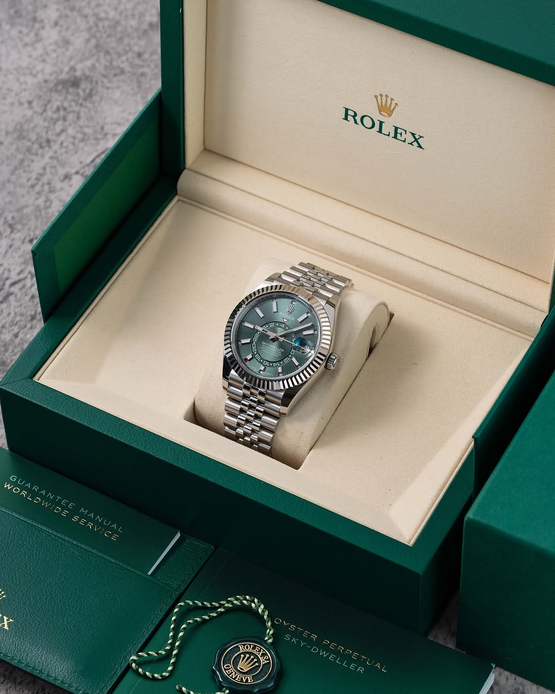 Role_x Sky Dweller Silver/Green Automatic